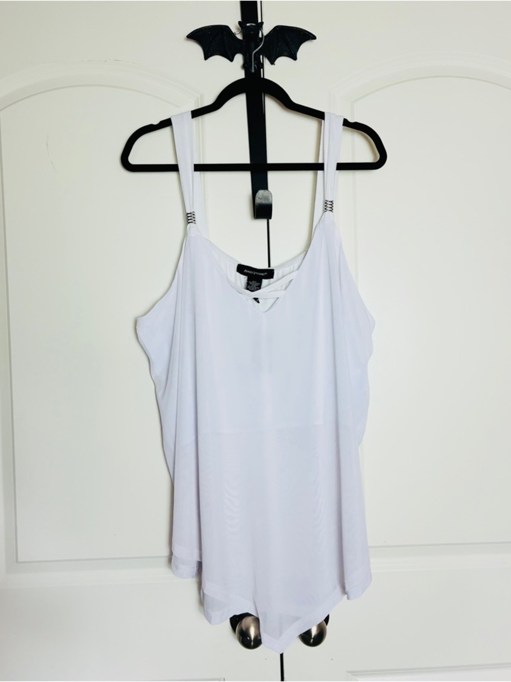 Ashley Stewart White V-Neck Strap Tank Camisole Size 22-24/ 3X NWT